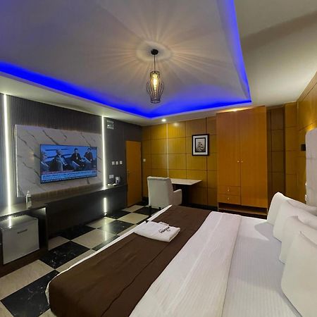 Presken Hotel At International Airport Road Ikeja Esterno foto