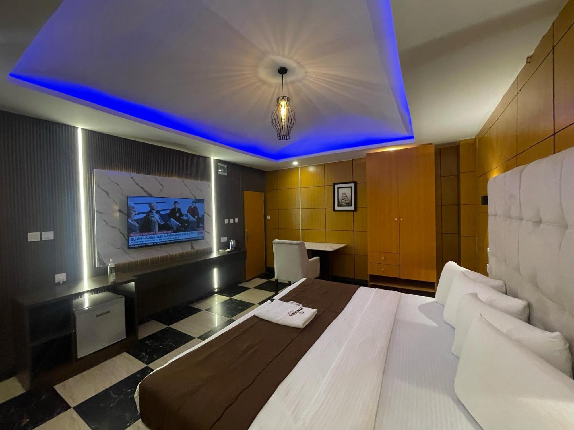 Presken Hotel At International Airport Road Ikeja Esterno foto