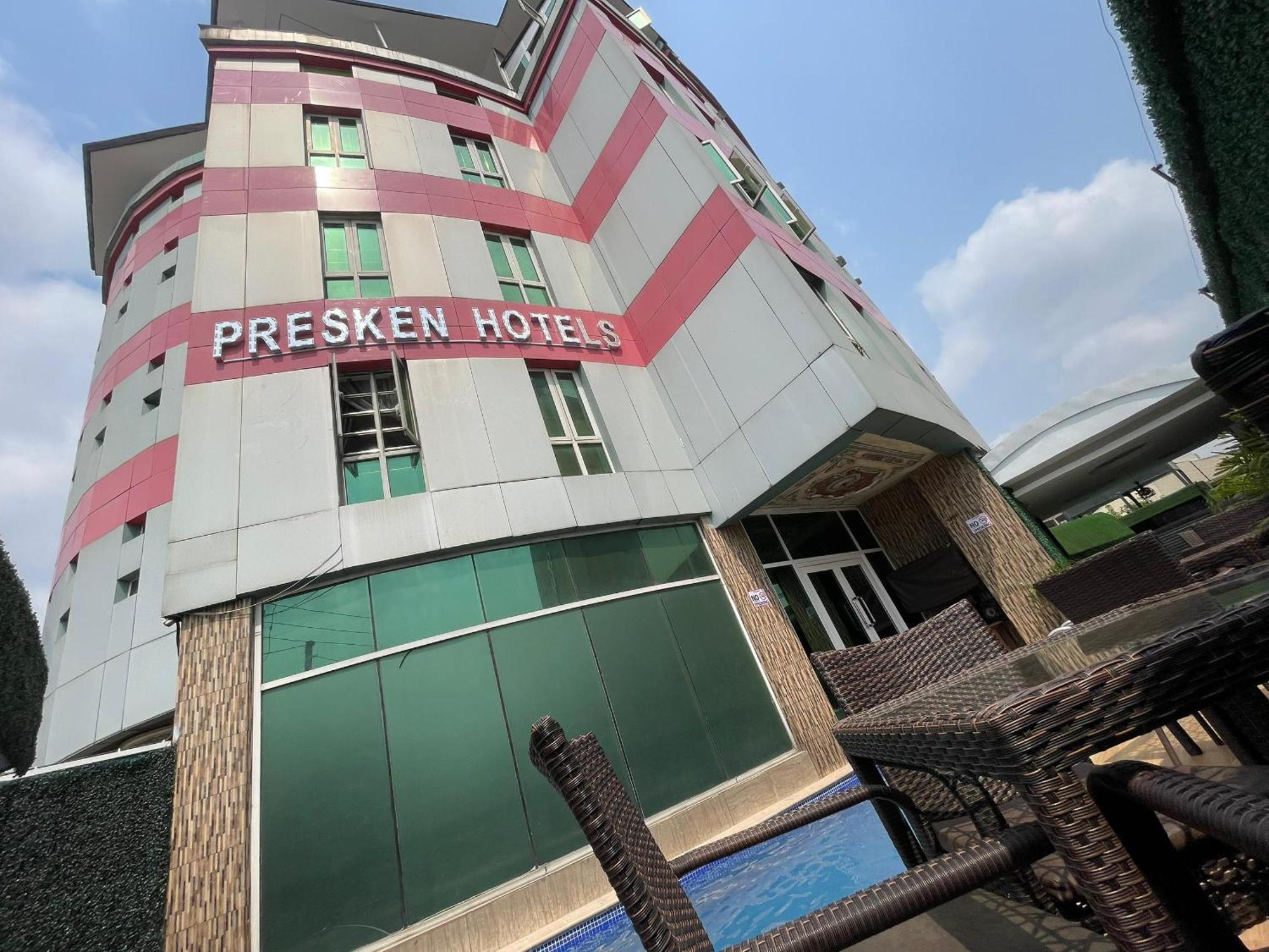 Presken Hotel At International Airport Road Ikeja Esterno foto