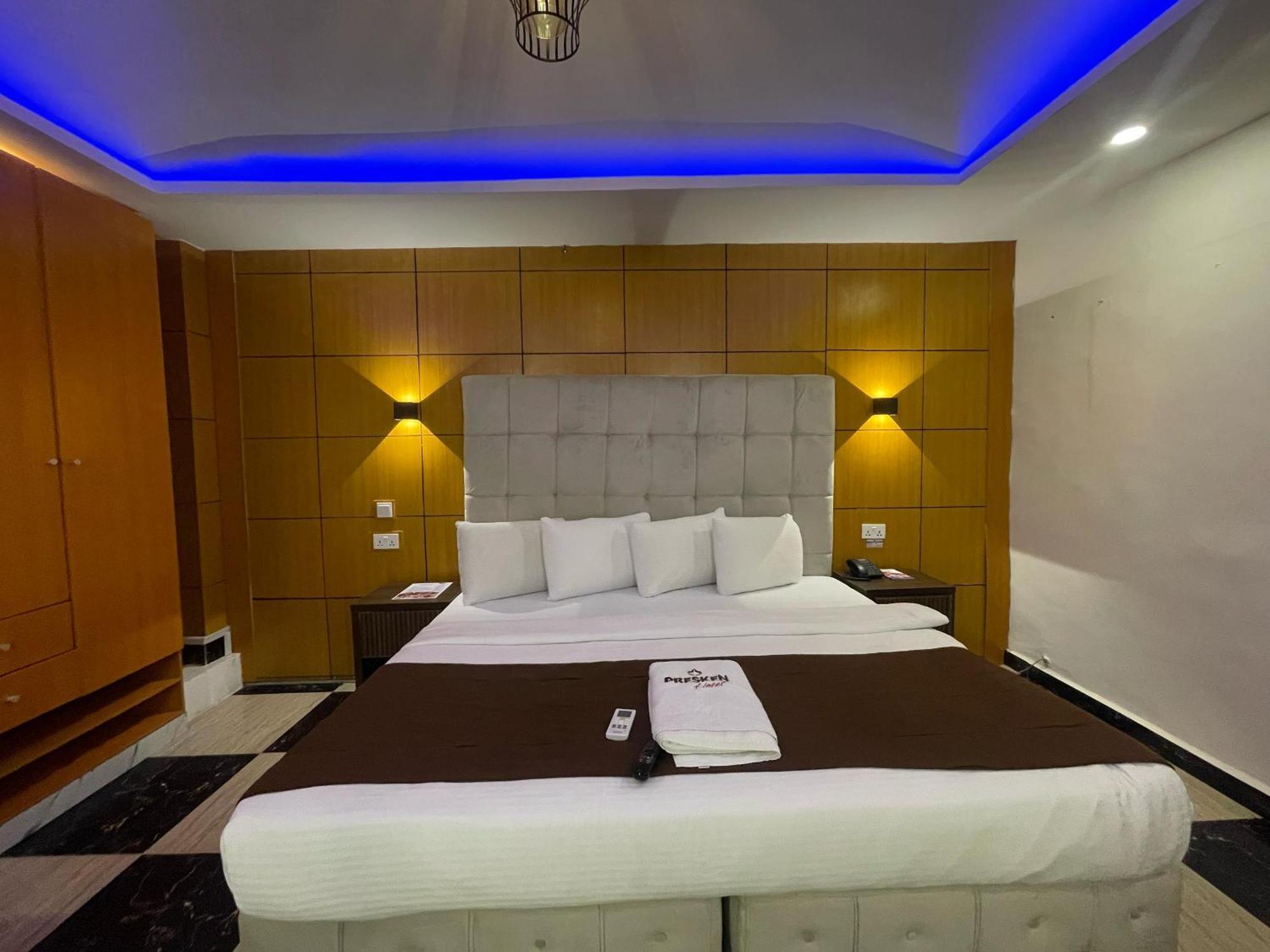 Presken Hotel At International Airport Road Ikeja Esterno foto