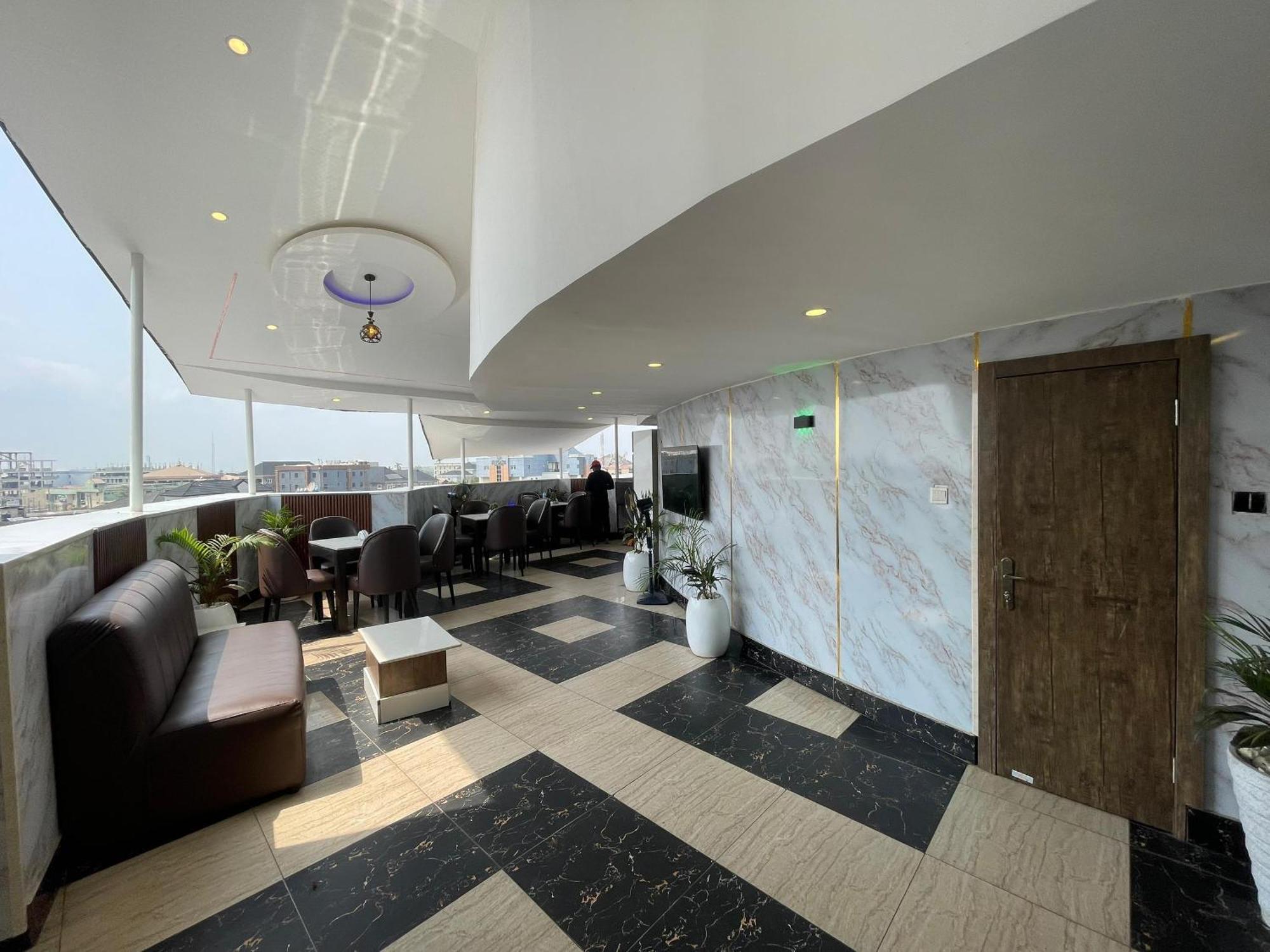 Presken Hotel At International Airport Road Ikeja Esterno foto