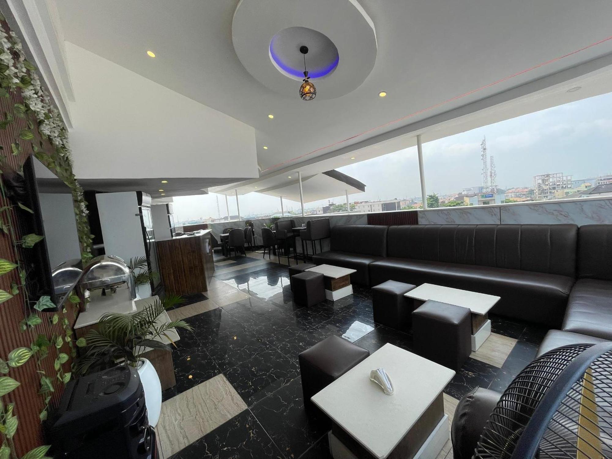 Presken Hotel At International Airport Road Ikeja Esterno foto