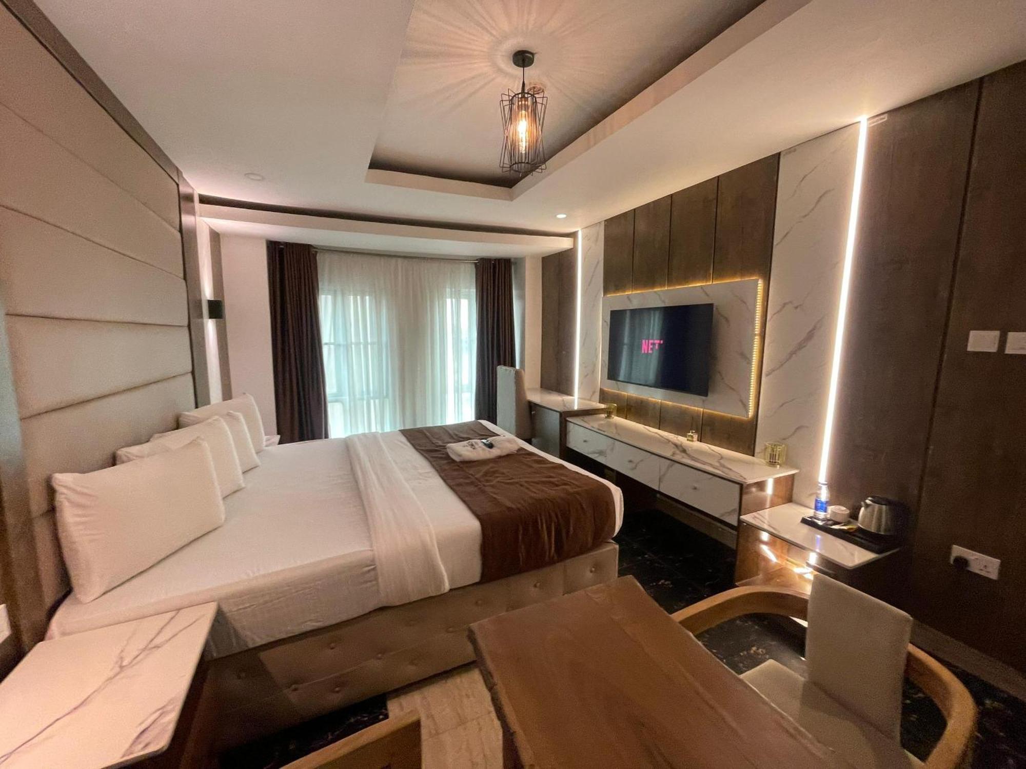 Presken Hotel At International Airport Road Ikeja Esterno foto