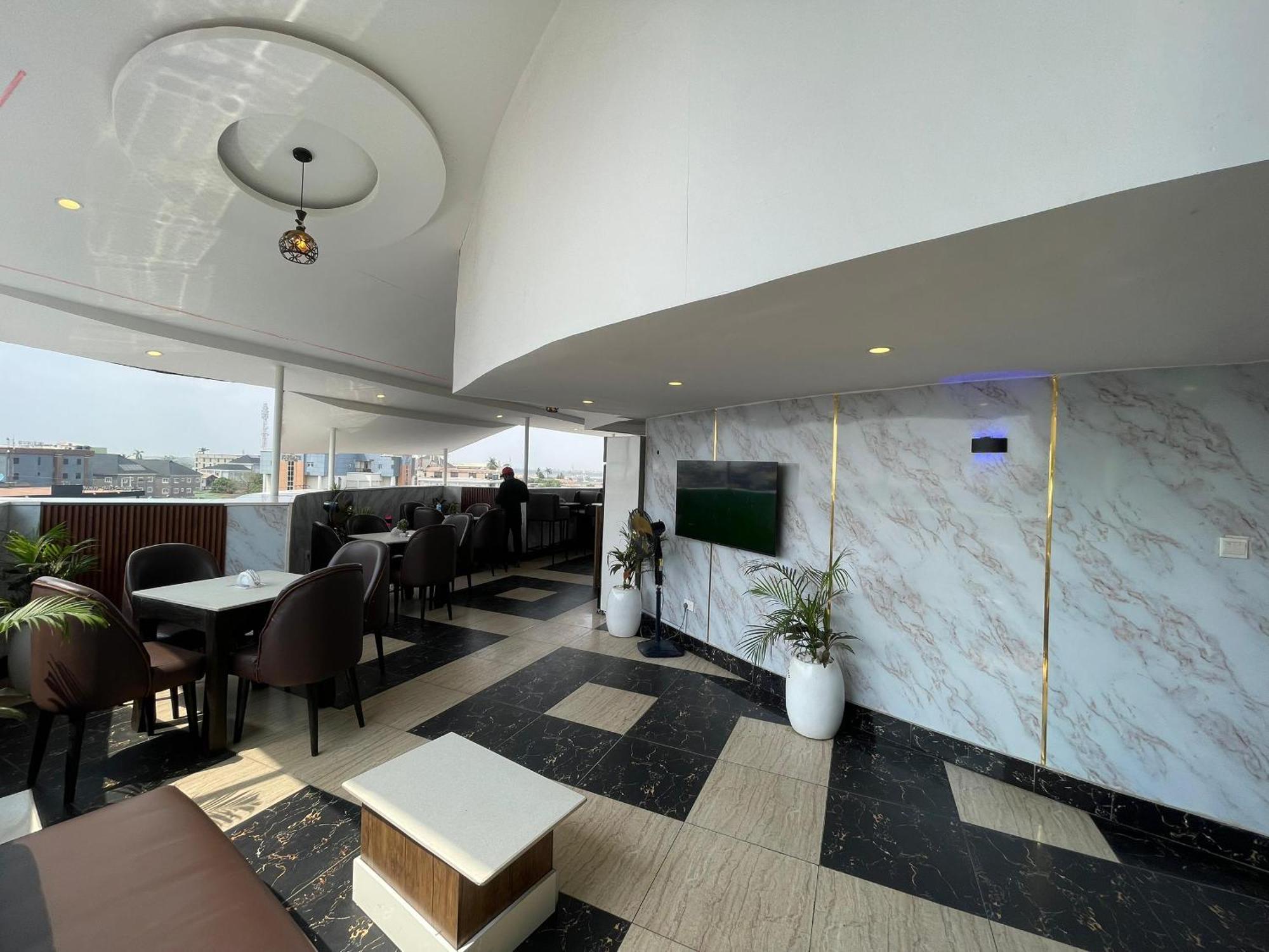 Presken Hotel At International Airport Road Ikeja Esterno foto