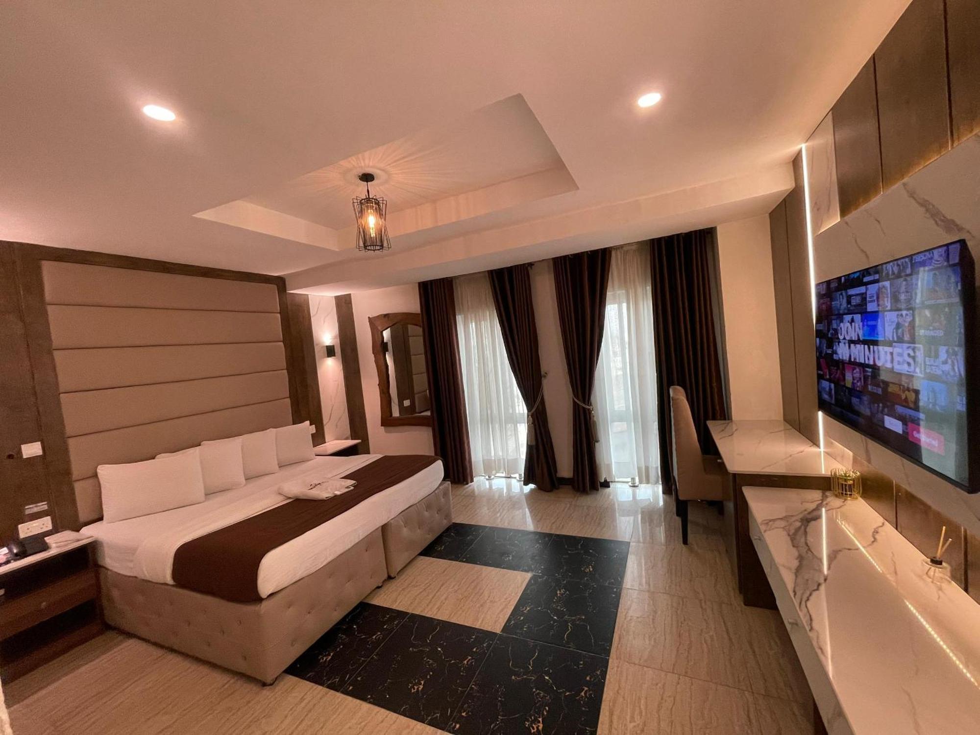 Presken Hotel At International Airport Road Ikeja Esterno foto