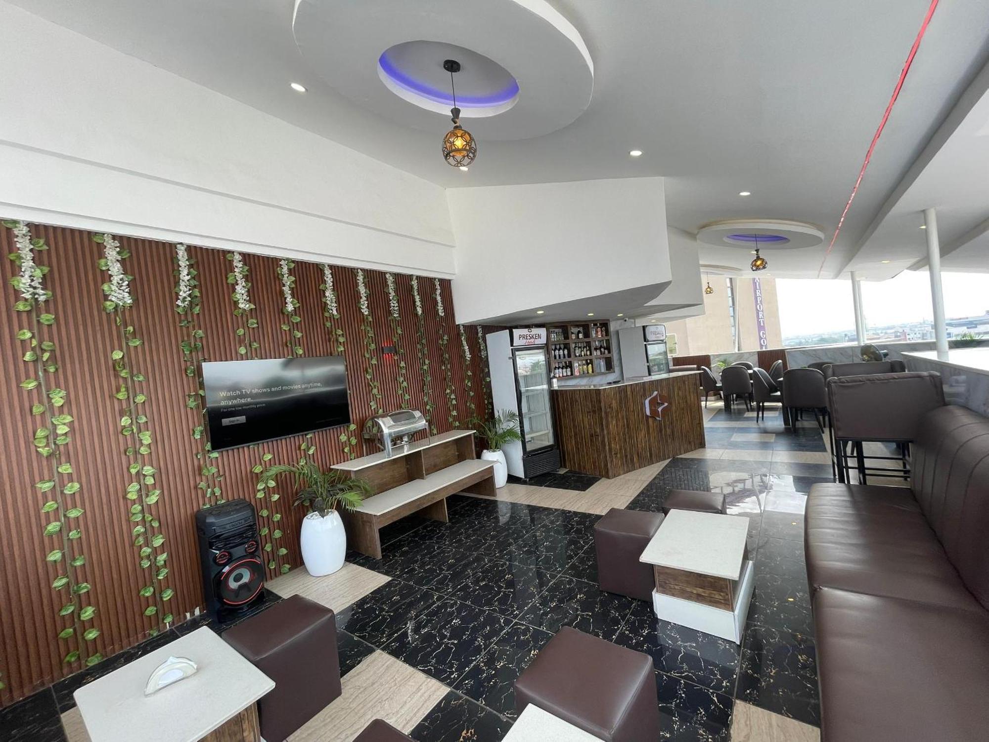 Presken Hotel At International Airport Road Ikeja Esterno foto