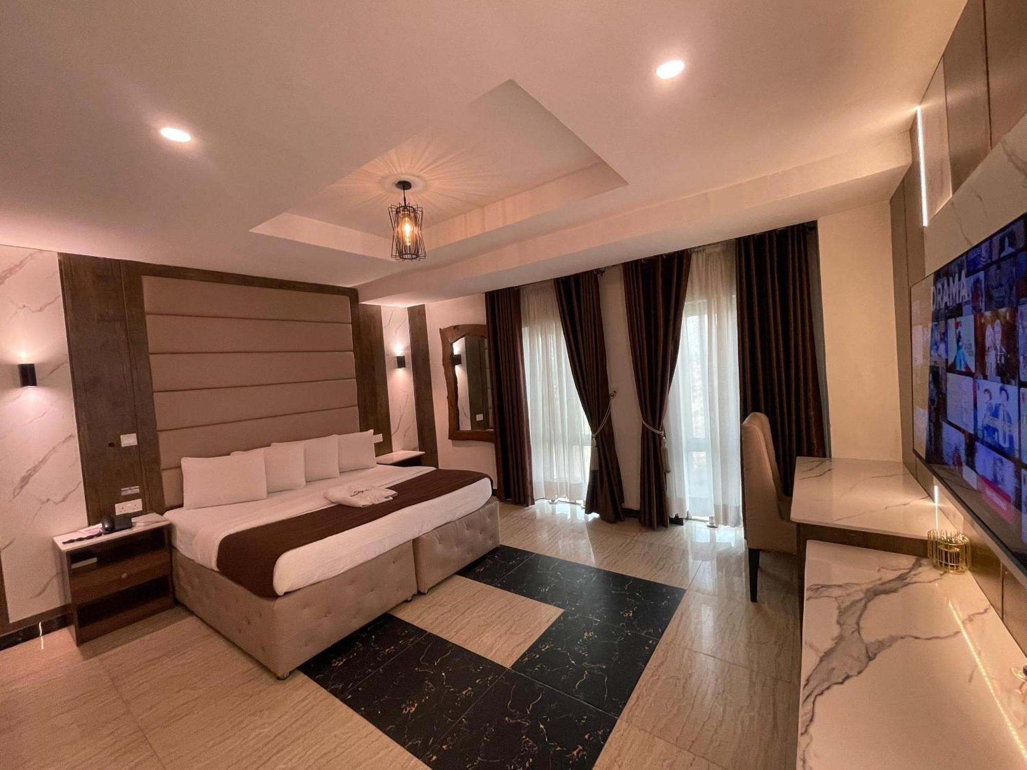 Presken Hotel At International Airport Road Ikeja Esterno foto